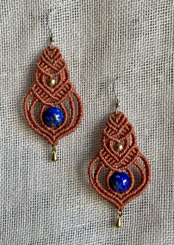 Boucles d'oreille orange cannelle en forme de goutte, avec perles et mini-gouttes en laiton et perles gemmes lapis lazuli