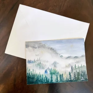 Carte aquarelle forêt brumeuse et enveloppe