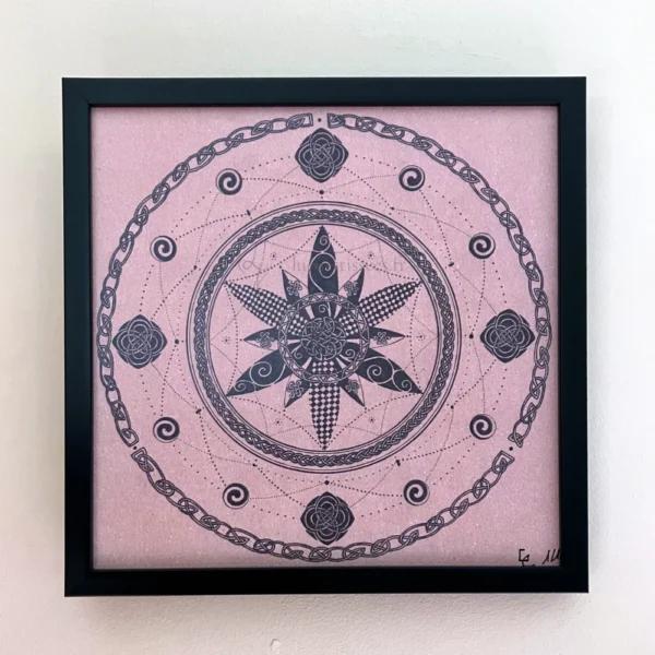 Tirage d'un mandala avec frises et motifs celtique au stylo noir, encadré