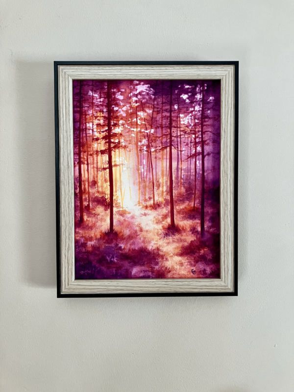 Photo aquarelle forêt mystique rétro-éclairée, violet rose jaune orangé, encadrée